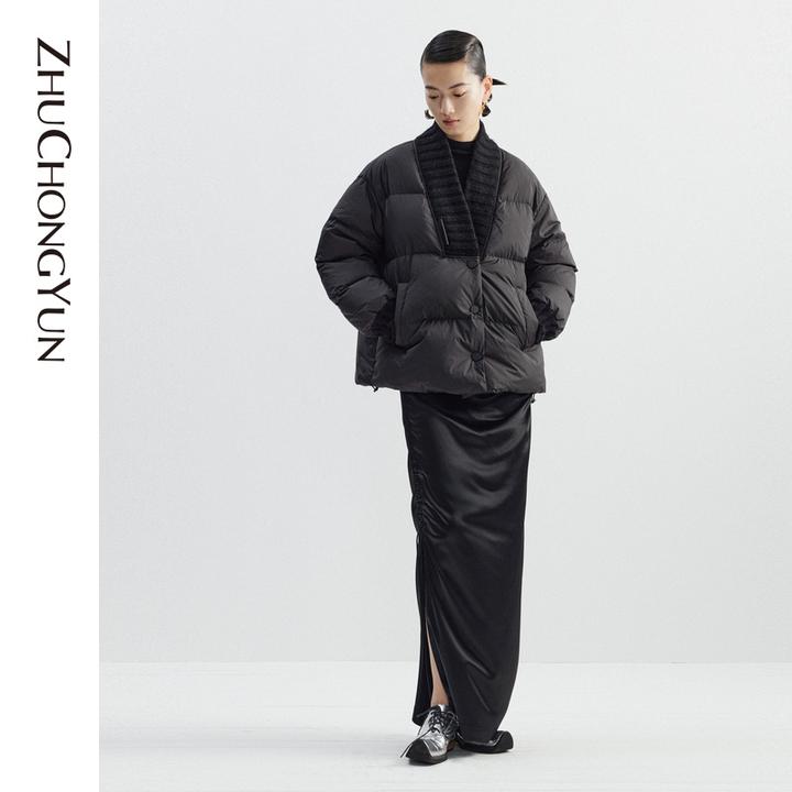 【新中式羽绒】ZHUCHONGYUN2023秋新款玄墨罗纹拼领外套C1DE3415Y