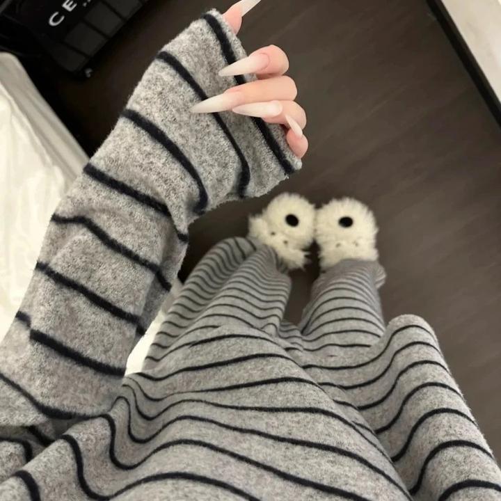 2025秋冬季韩系简约灰色条纹德绒睡衣女保暖宽松可外穿家居服套装