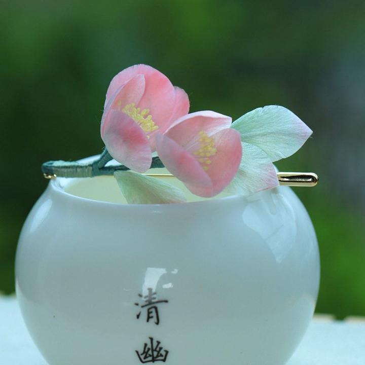 锌合金胸针 【沁桃单花】2025年新款手工非遗蚕丝绒花胸针马面裙桃