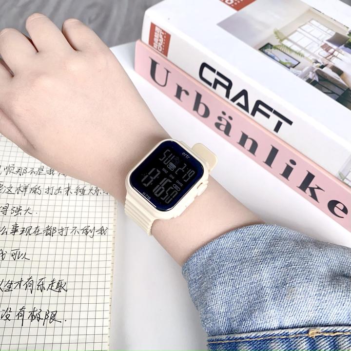 2025年女生多功能电子手表时尚潮流百搭新款小方块初高中学生手表
