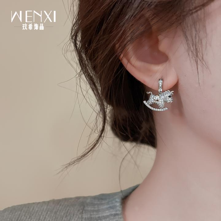 铜合金合成锆石耳饰 马上有钱耳环2025新款爆款高级感本命年耳钉