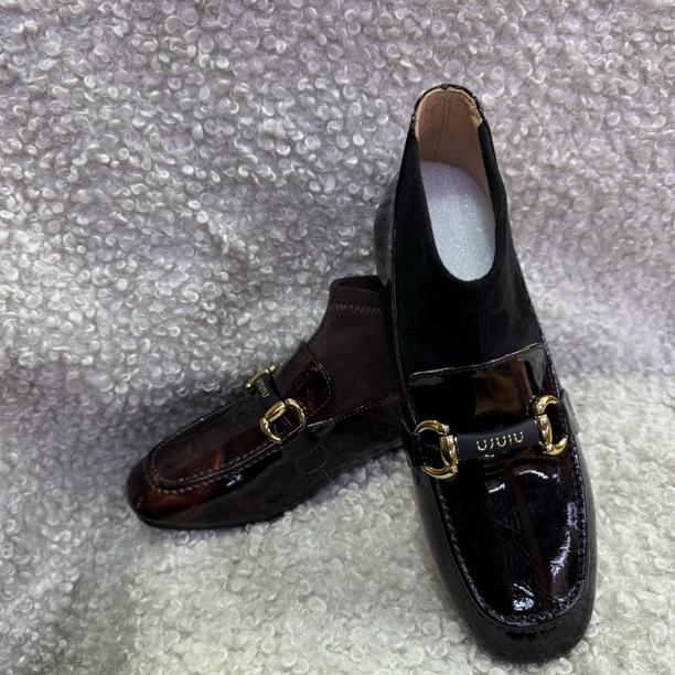 2025年女士平底真皮鞋