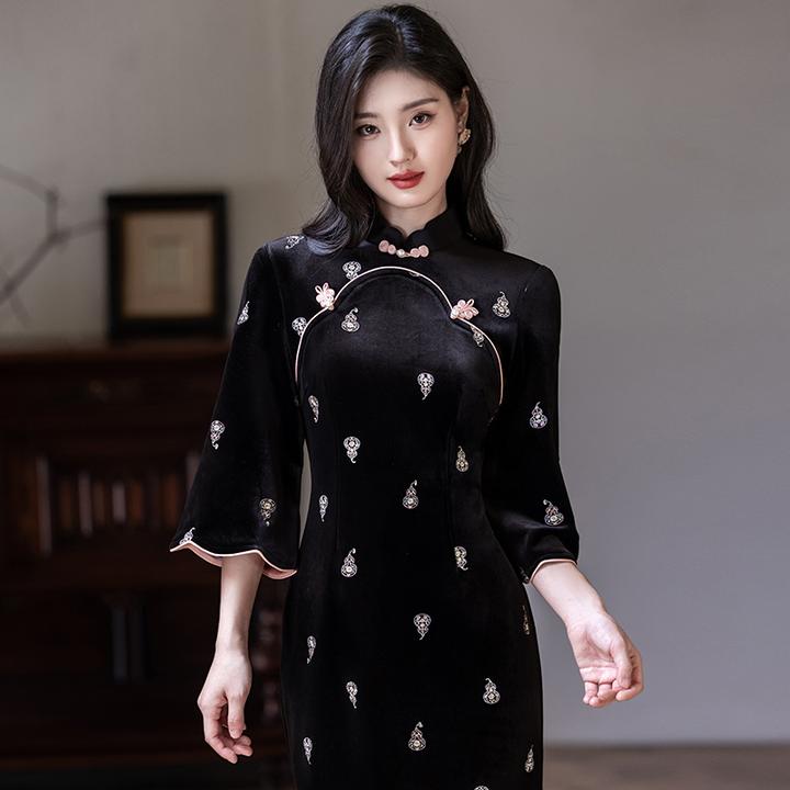 绝美新中式旗袍2025新款秋季日常可穿上海丝绒国风妈妈改良连衣裙