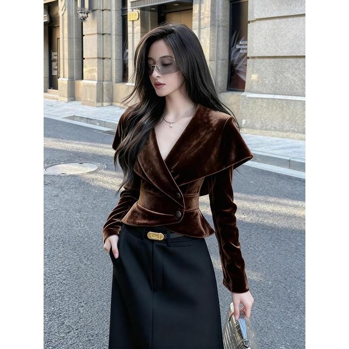 棕色丝绒外套2025秋季新款重要场合绝美巨好看气质披肩收腰短上衣