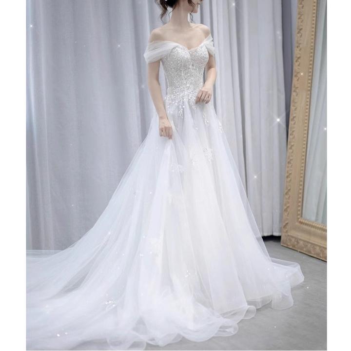 一字肩轻婚纱新娘订婚礼服女2025新款法式白色旅拍主纱出门纱拖尾