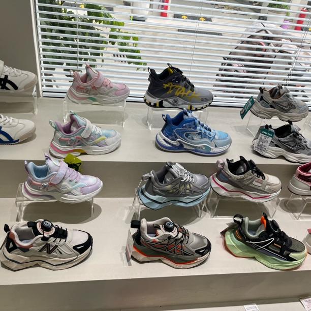 27-32码途凯奇无敌金刚等品牌运动鞋透气男童女童