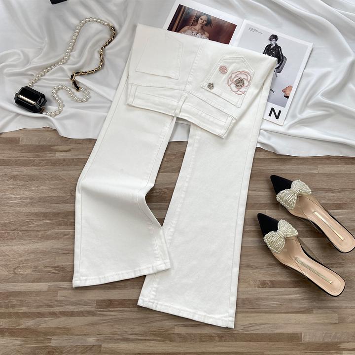 巨舒服~白色刺绣微喇牛仔裤女秋季2025新款高腰显瘦紧身喇叭裤子