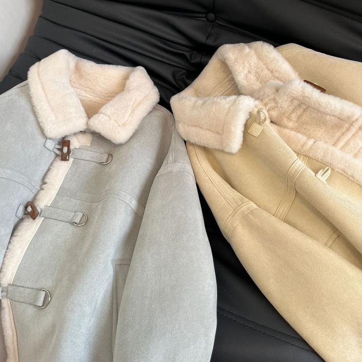 女士冬季加厚仿麂皮绒皮毛一体复古减龄立领牛角扣毛毛机车风格外