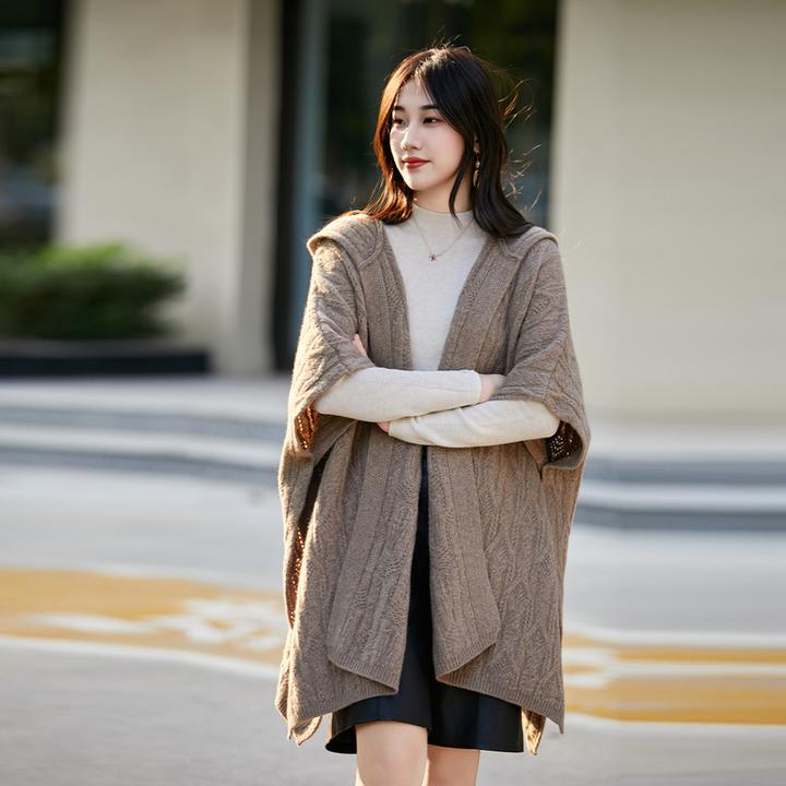 YM537已开价 鄂家同款100%羊毛衫披肩开衫斗篷连帽重磅扭花中长款