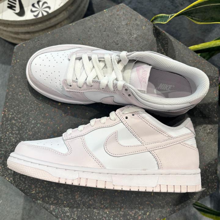NIKE/耐克正品女鞋DUNK(GS) 樱花粉流光风潮流休闲板鞋FB9109-128