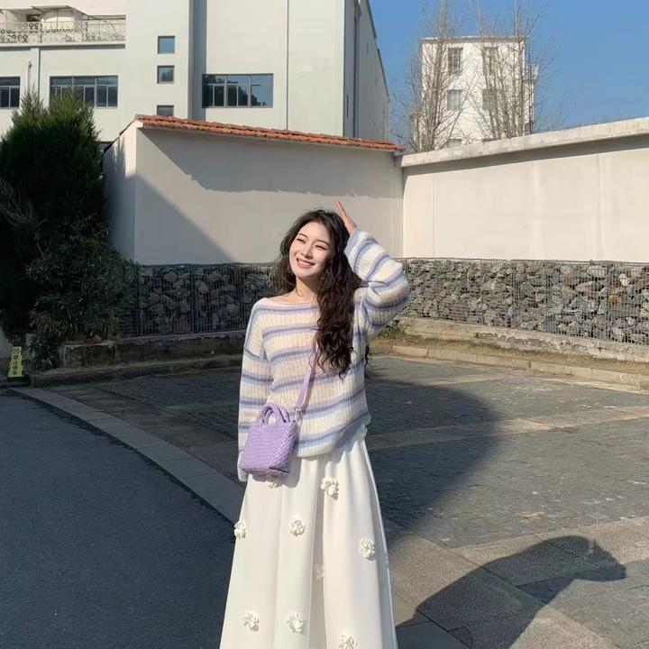 2025早春新款蓝白条纹针织毛衣慵懒风套头上衣气质百搭半身裙套装