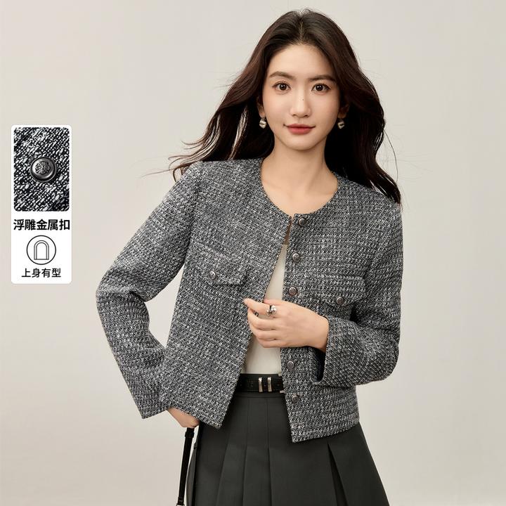 【浮雕金属扣】双口袋浮雕金属扣花纱肌理棉料带垫肩小香风外套