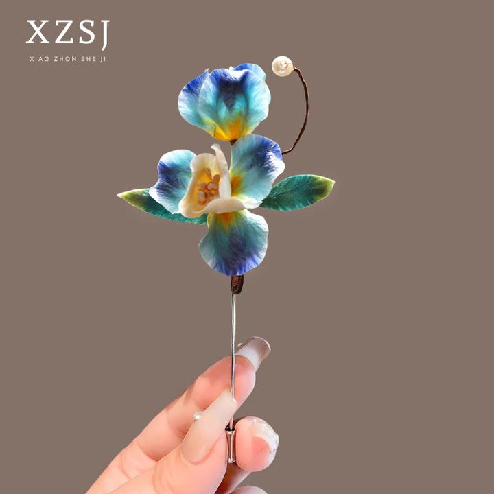 铜胸针 小众精致非遗绒花百搭鸢尾花别针女国风新中式胸花配饰