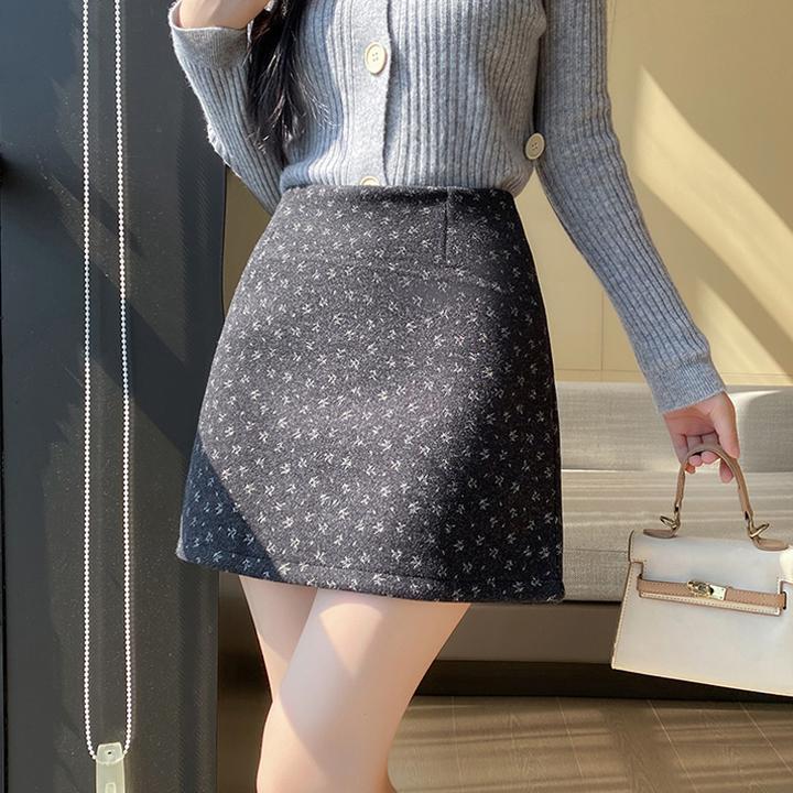 小碎花毛呢半身裙女2025年秋冬高腰百搭显瘦气质减龄a字包臀短裙