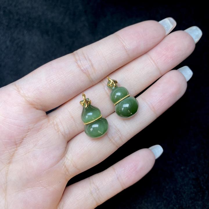 18K金镶嵌和田玉葫芦吊坠—多样性发一件-16x10mm-DS48779（甄选）