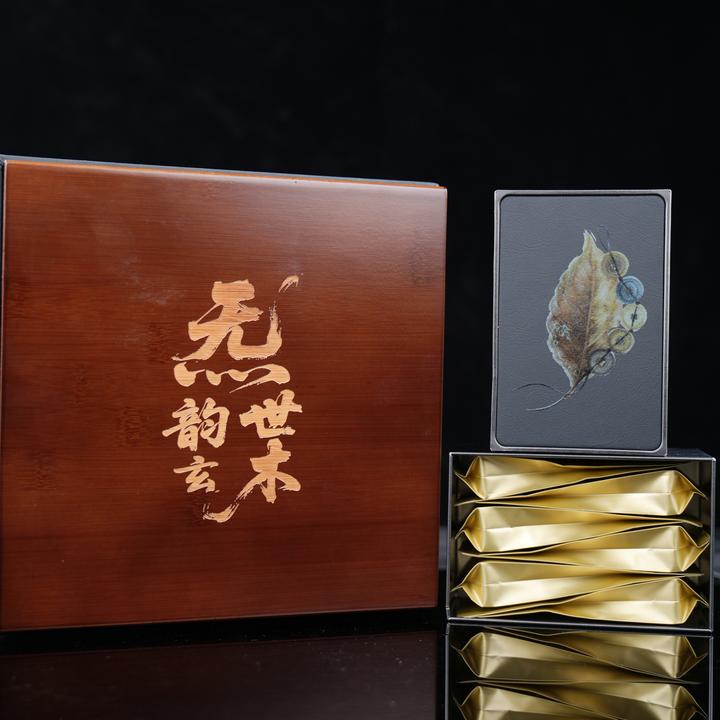 （礼盒）2025年曼松王子山倚邦产区普洱生茶头春头采古树纯料