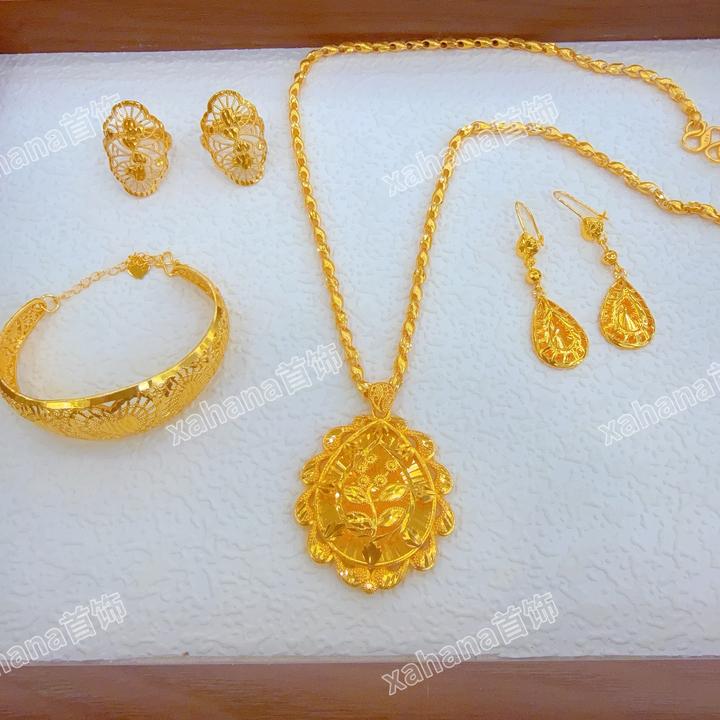 铜合金亚克力项链 金子同款五件套首饰项链耳环戒指手镯2个戒指