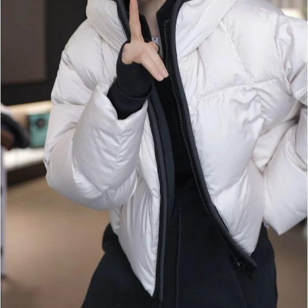 今年流行气质宽松连帽2024冬白色时尚棉服外套短款保暖百搭面包服