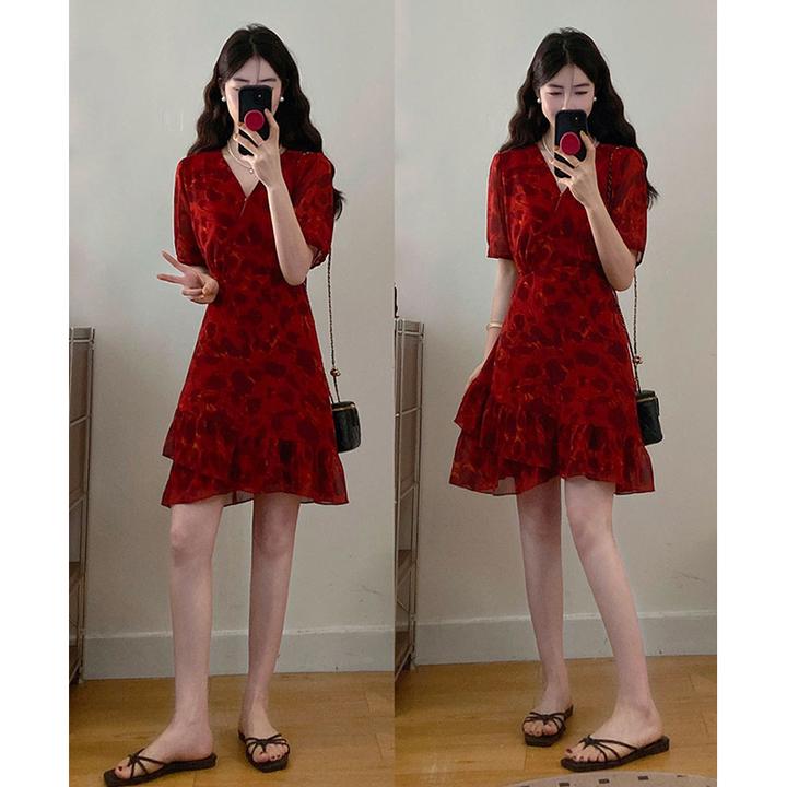 大码女装胖mm夏季漂亮短裙藏肉显瘦法式红色气质碎花连衣裙女