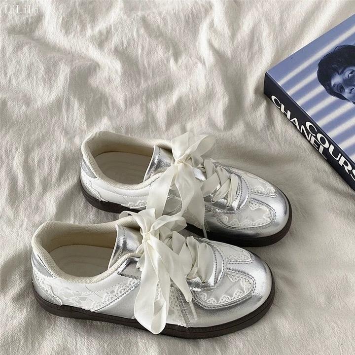 春秋季新款银色德训鞋复古休闲运动板鞋百搭平底蕾丝边小白鞋