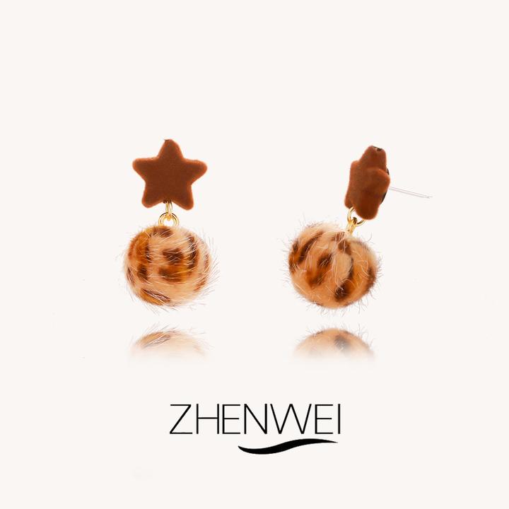 铜合金耳饰 ZHENWEI/甄薇  植绒咖色星星豹纹耳钉女高级感耳饰