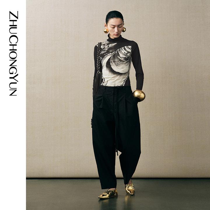 【螺音思语】ZHUCHONGYUN2025秋新款高领中式花稿长袖上衣C1FZ33311