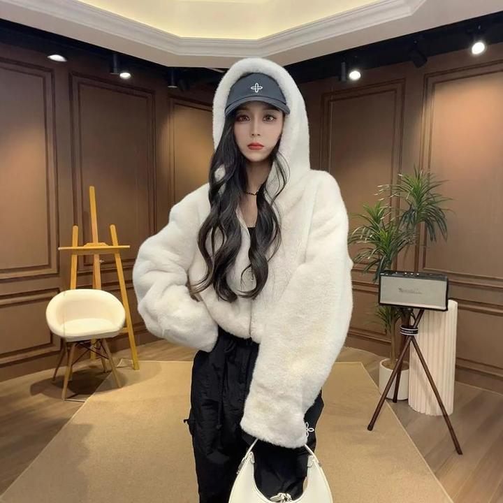 心动符号拉炼式海宁冬季风雪连帽短款夹克外套女彷水貂