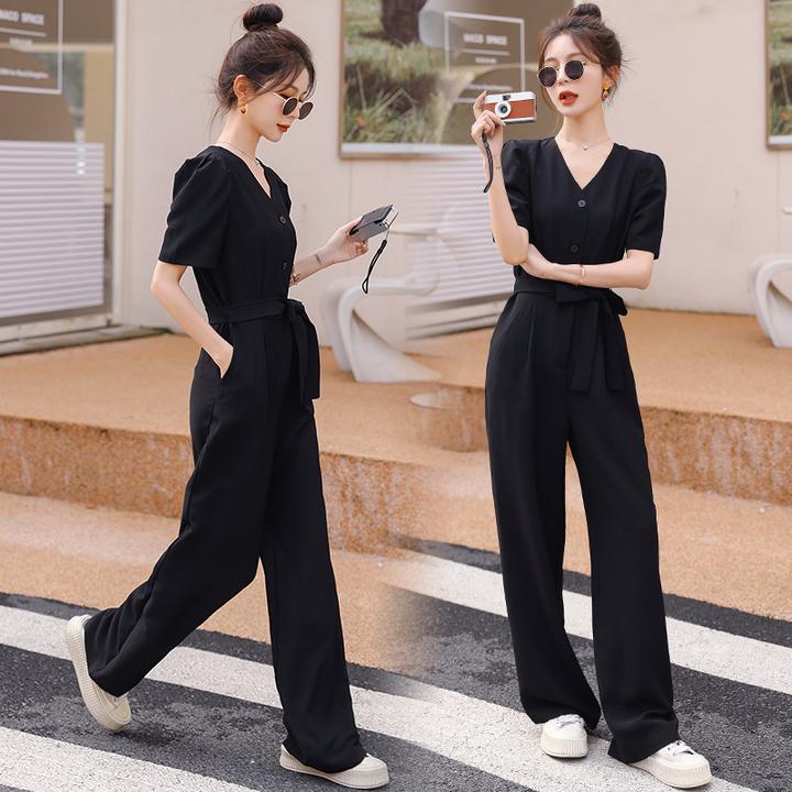 2024年夏季自然简约V领泡泡短袖单排扣收腰黑色连体裤女