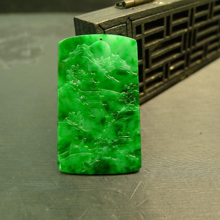 #I245满色辣绿天然A货翡翠山水牌子吊坠挂坠