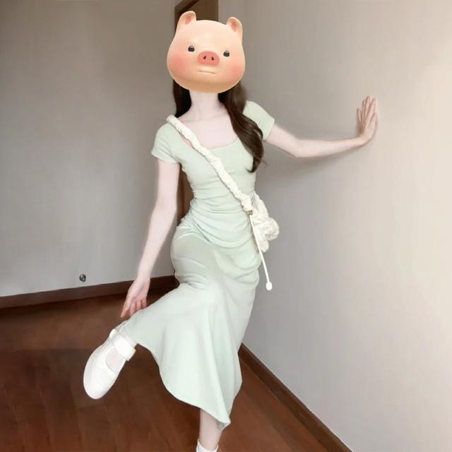法式气质绿色方领连衣裙子女夏季2025新款设计感显瘦收腰a字长裙