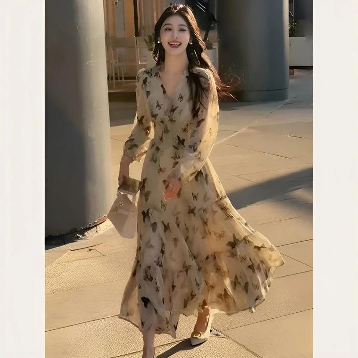法式温柔蝴蝶连衣裙女春季新款流行时尚收腰碎花气质显瘦V领长裙