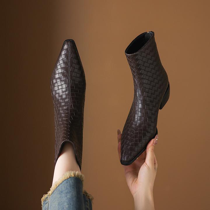 牛皮版断码清仓复古尖头马丁靴女粗跟秋冬新款编织纹棕色时尚单靴