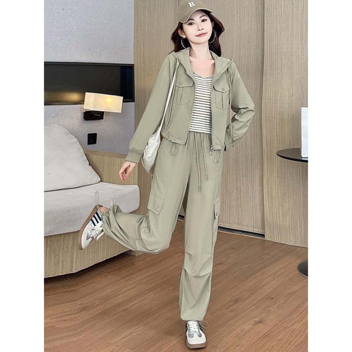 时尚西式套装女性秋季新韩式休闲时尚减龄连帽短夹克工作服三件套