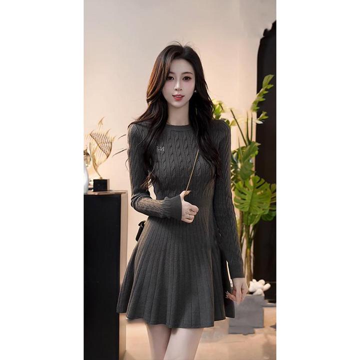 圆脸酥蓝岛孤鲸法式复古气质圆领麻花针织连衣20C24C