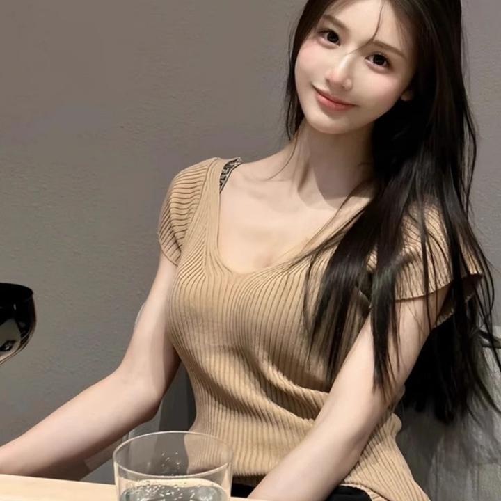 2025早秋时尚复古韩版小众V领针织长袖衫女修身百搭卡其色上衣女