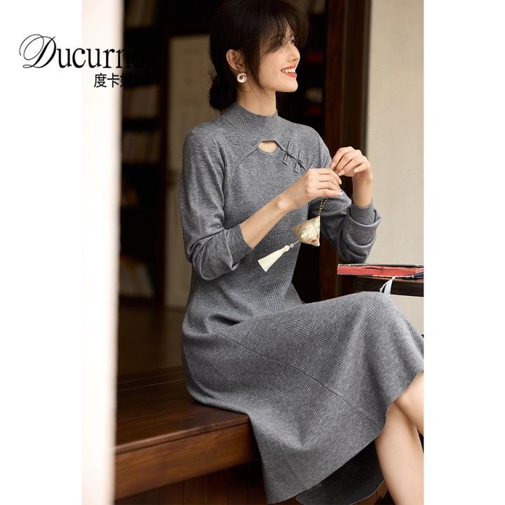 新中式休闲镂空针织连衣裙女裙子2026秋季显瘦超好看改良旗袍裙子