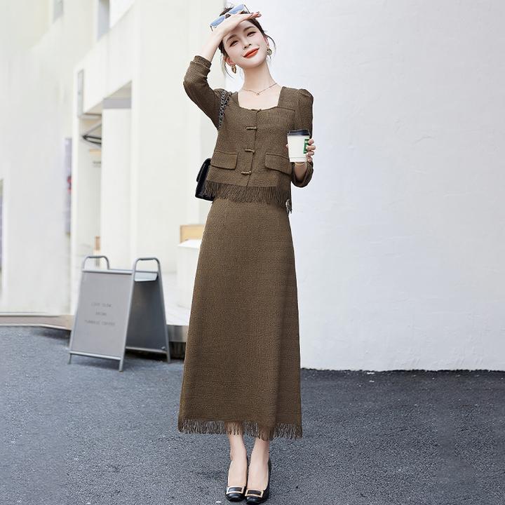 2025年春季新款气质时尚简约大方轻奢优雅小香风流苏设计两件套裙