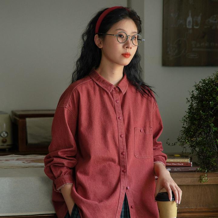 时尚红色牛仔衬衫女式2025秋季休闲宽松气质上衣翻领长袖排扣衬衣