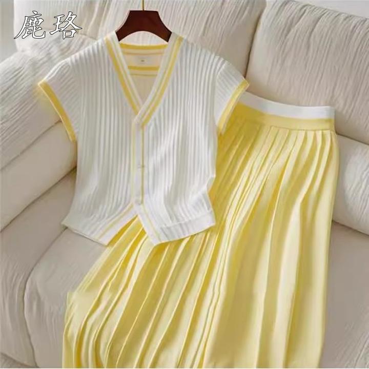 大码夏季慵懒风气质套装女撞色V领衬衣修身T恤遮肉半身长裙两件套