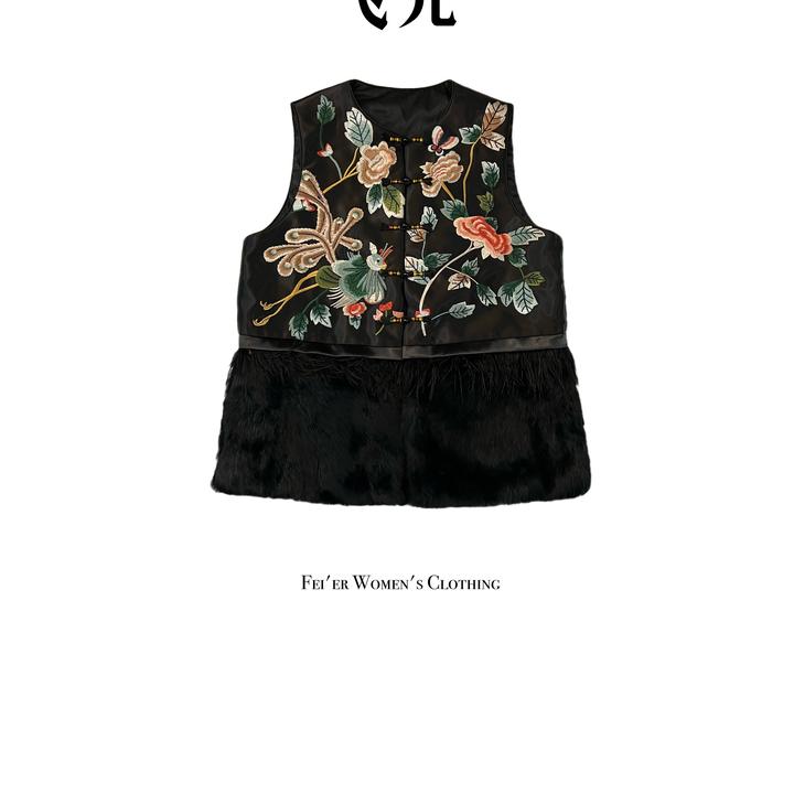 飞儿【锦羽花马夹】2025早秋新款刺绣獭兔拼接驼鸟毛马夹