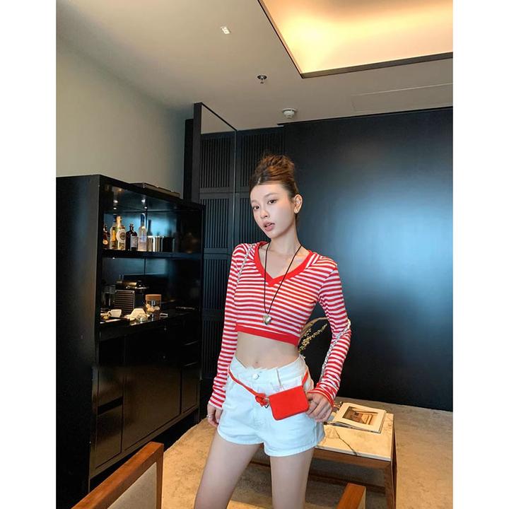 韩系辣妹显白条纹修身露腰长袖连帽短款上衣T恤休闲百搭时尚短裤