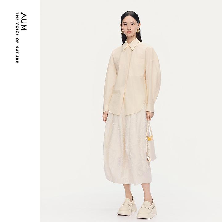 AUM噢姆25年秋季气质显温柔提花小众设计时髦半身裙M1FZ31972