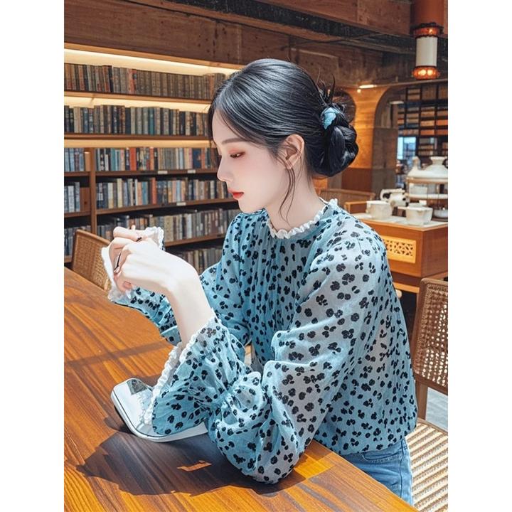 2025春季爆款法式甜美轻熟小衫独特超好看宽松蓝色碎花泡泡袖衬衫