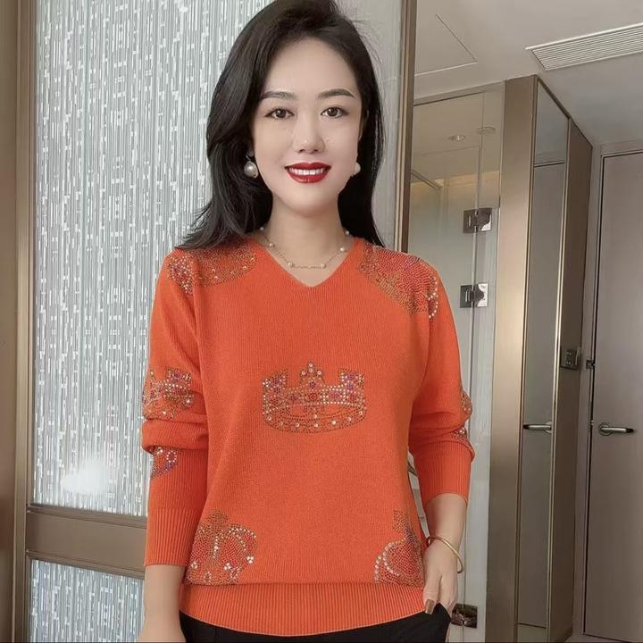 新款春季烫钻v领针织打底女衫时尚洋气休闲百搭中老年妈妈打底衫