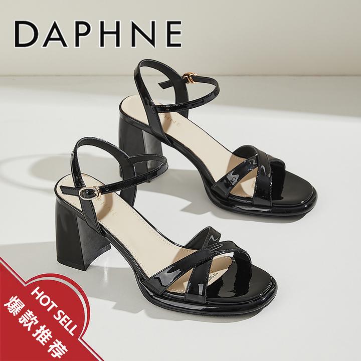 达芙妮露趾一字带仙女风粗跟凉鞋女2025夏季新款轻奢气质高跟鞋女
