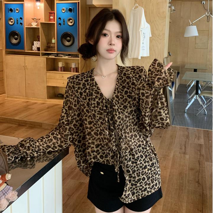 2025新款复古性感V领荷叶边豹纹衬衫秋冬氛围感绑带设计感薄开衫