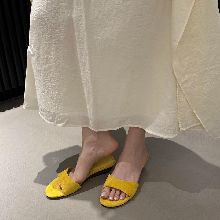 内卷~拖鞋女夏外穿2025新款一字带百搭韩系木底设计感配裙子凉鞋