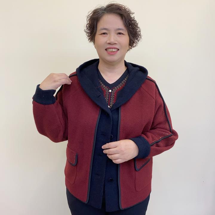 妈妈秋冬外套中老年女装宽松连帽口袋洋气大码针织衫厚款百搭8887