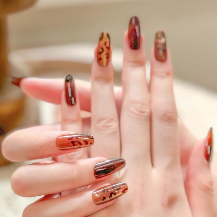 手工穿戴法式美拉德豹纹复古高级秋冬显白高质量穿戴甲片流行细狗