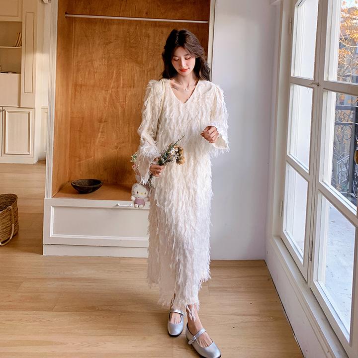 法式浪漫米白色流苏时尚V领连衣裙女2025春秋新款温柔风超仙长裙